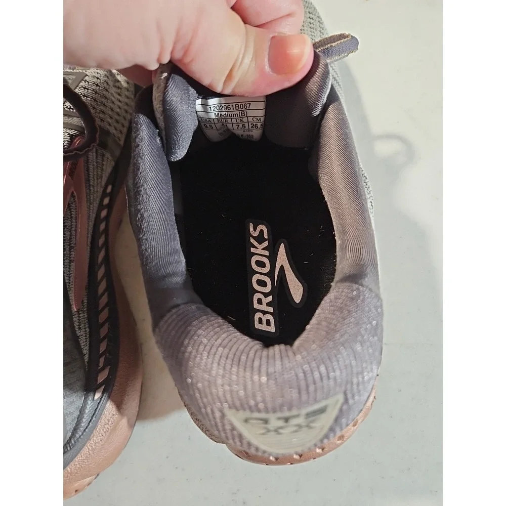 Brooks Adrenaline GTS 20‎ Womens 9.5 M(B)Gray/Rose Gold Running Shoes(S54